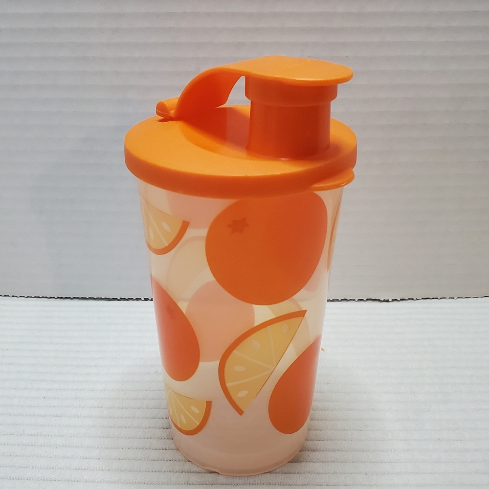 Tupperware Fruit Smoothie Tumbler Flip Top 12oz 1.5 Cups Oranges Orange 5"x3"